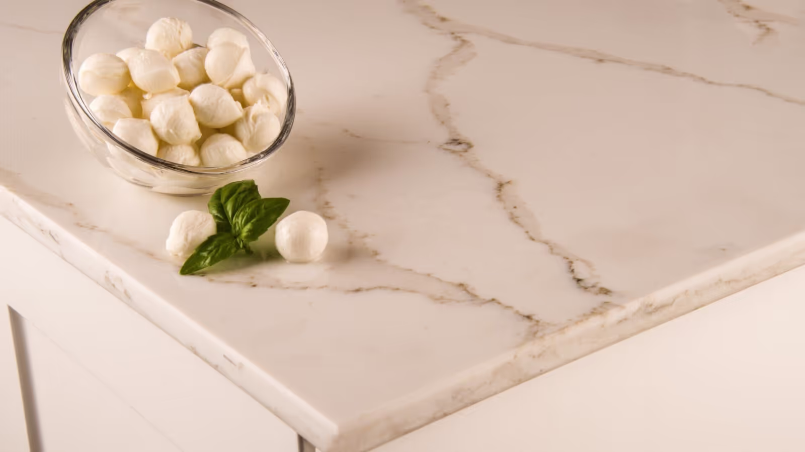 Beautiful quartz kitchen countertops in modern Arizona home