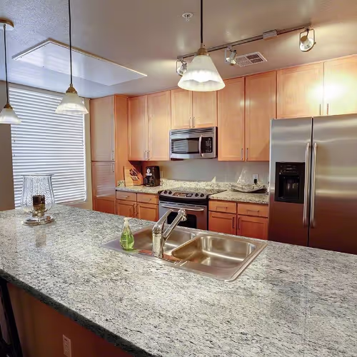 6456Ce4476Abb20A8Cfbb602 Msi Surfaces Surprise Granite Blizzard Granite Kitchen Scene 500W countertop sample