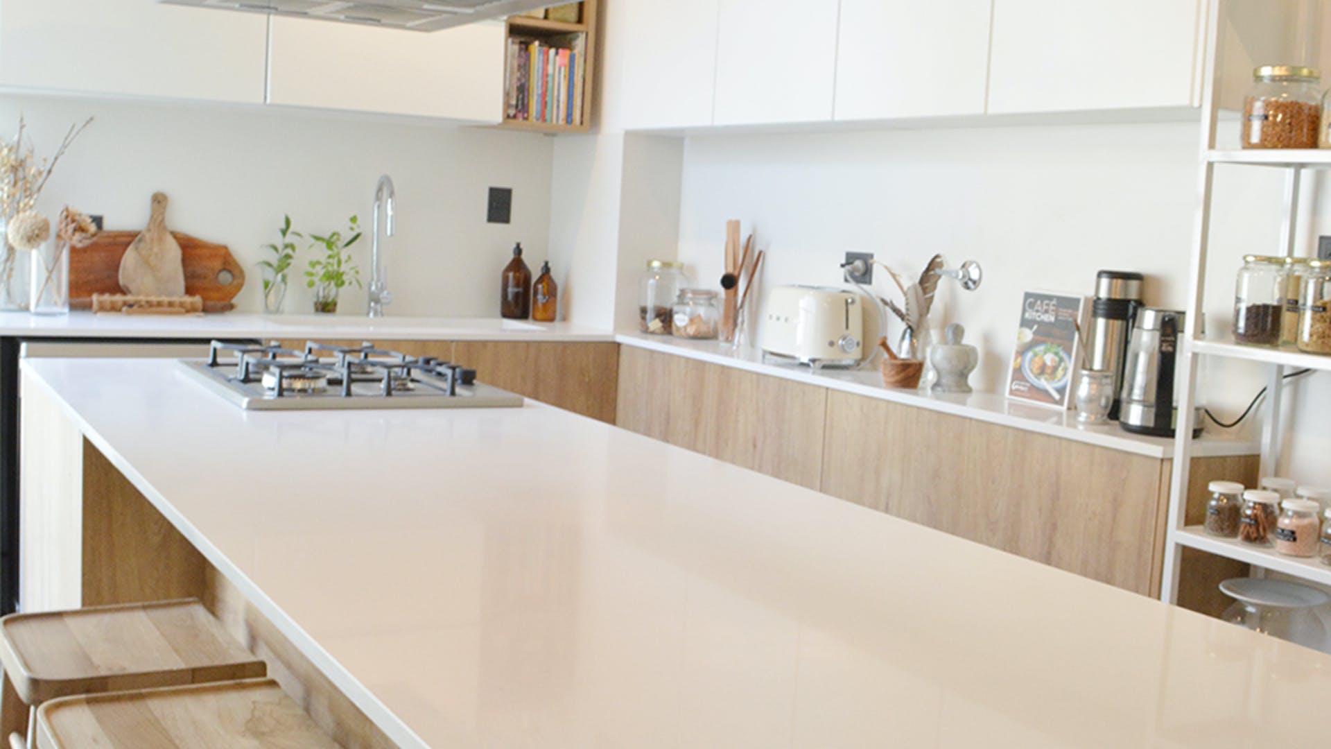 Miami White Quartz scene 4