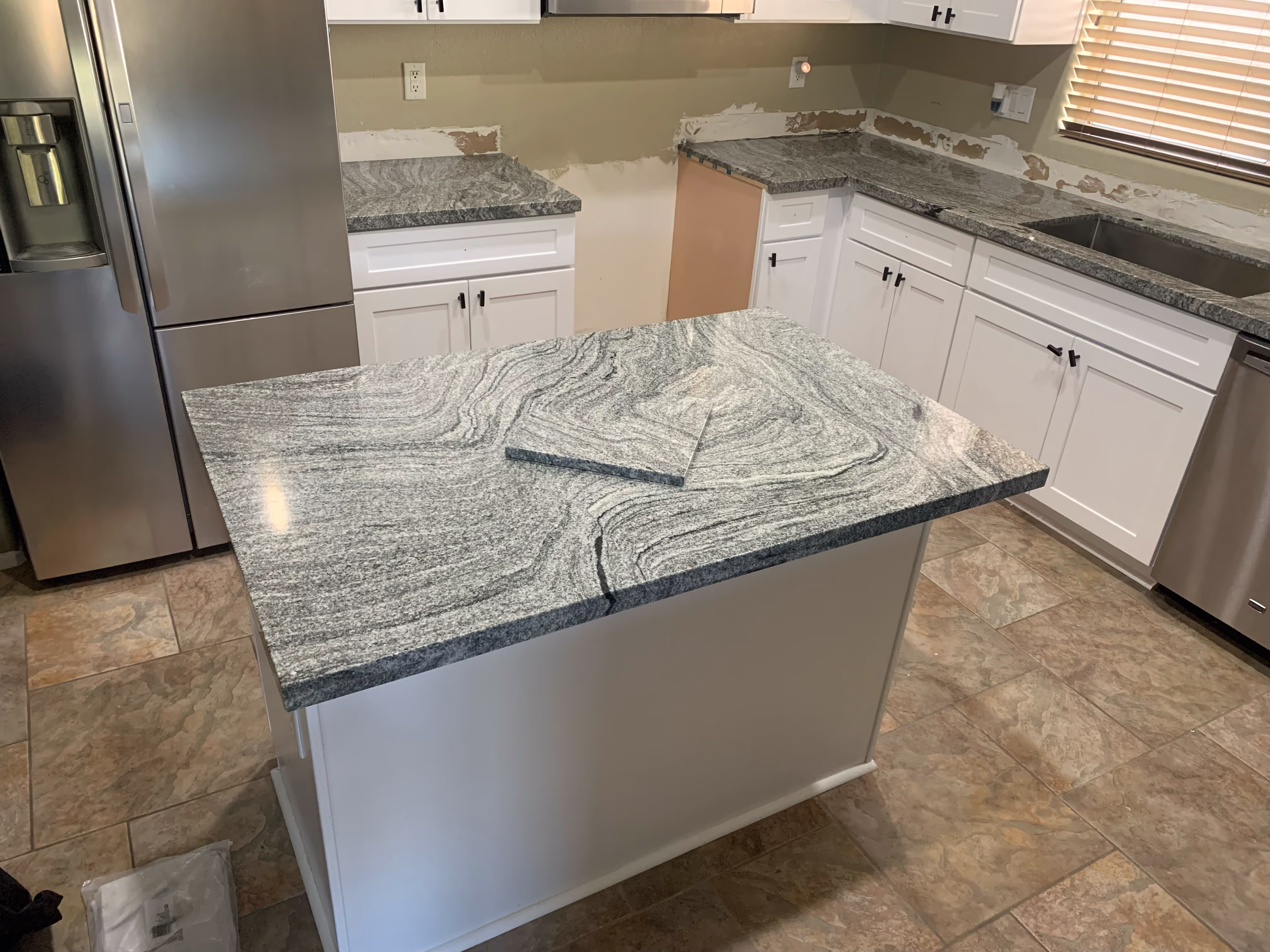 65Cc2Aaed9A730F571A7D948 Surprise Granite Project Gallery Image 3 countertop sample
